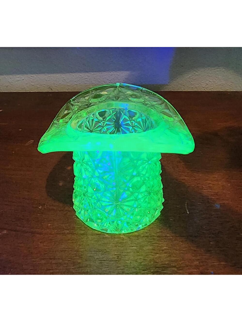 Vintage Imperial Glass IG Whirling Star Top Hat - Vaseline Uranium Glow